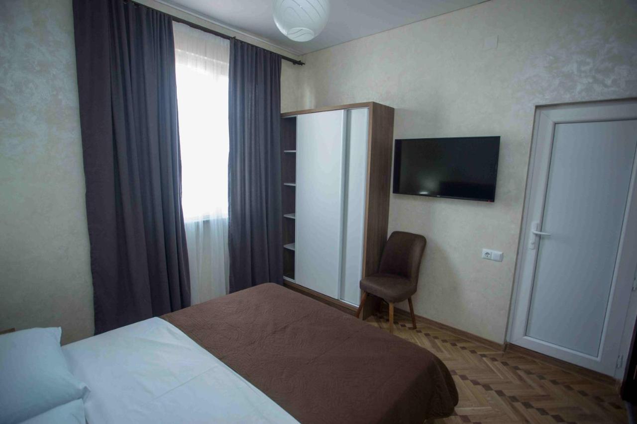 Hotel Lord Batumi Esterno foto