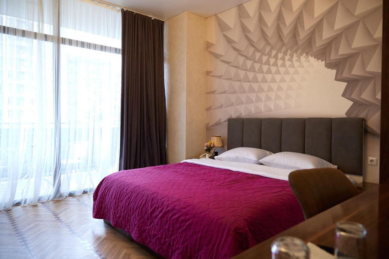 Hotel Lord Batumi Esterno foto