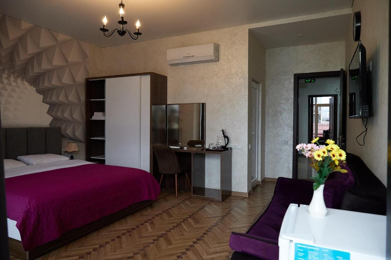 Hotel Lord Batumi Esterno foto