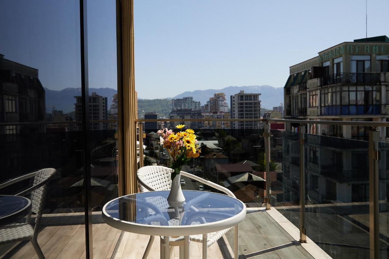 Hotel Lord Batumi Esterno foto